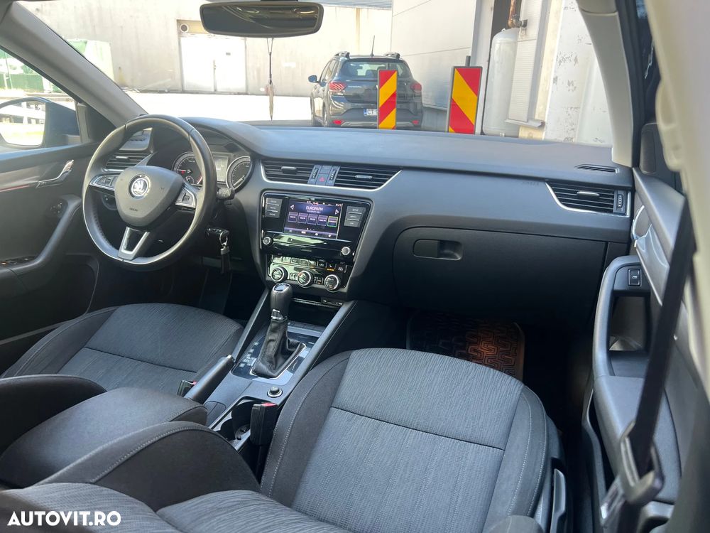 Skoda Octavia 1.6 TDI DSG Ambition - 8