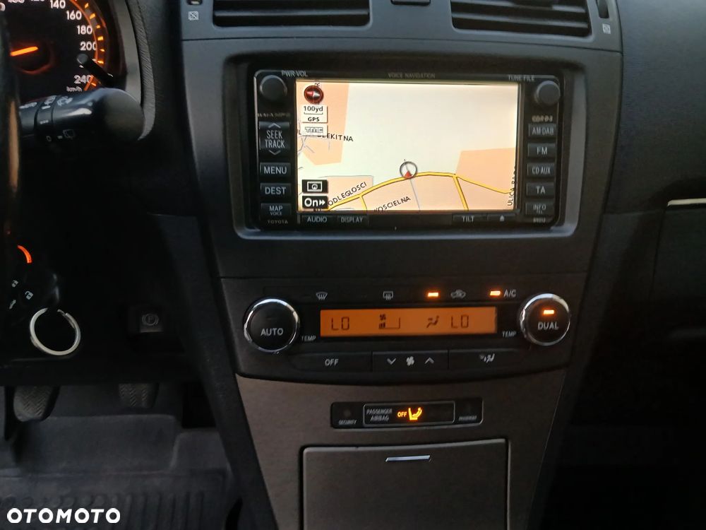 Toyota Avensis - 16