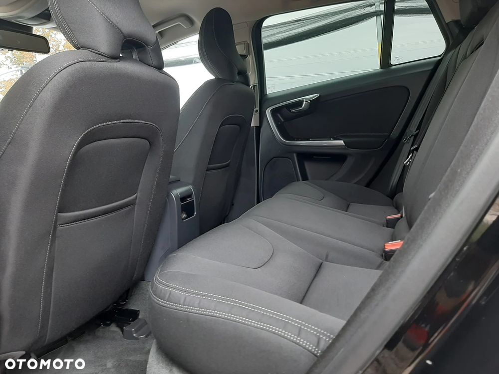 Volvo V60 D2 Momentum - 26