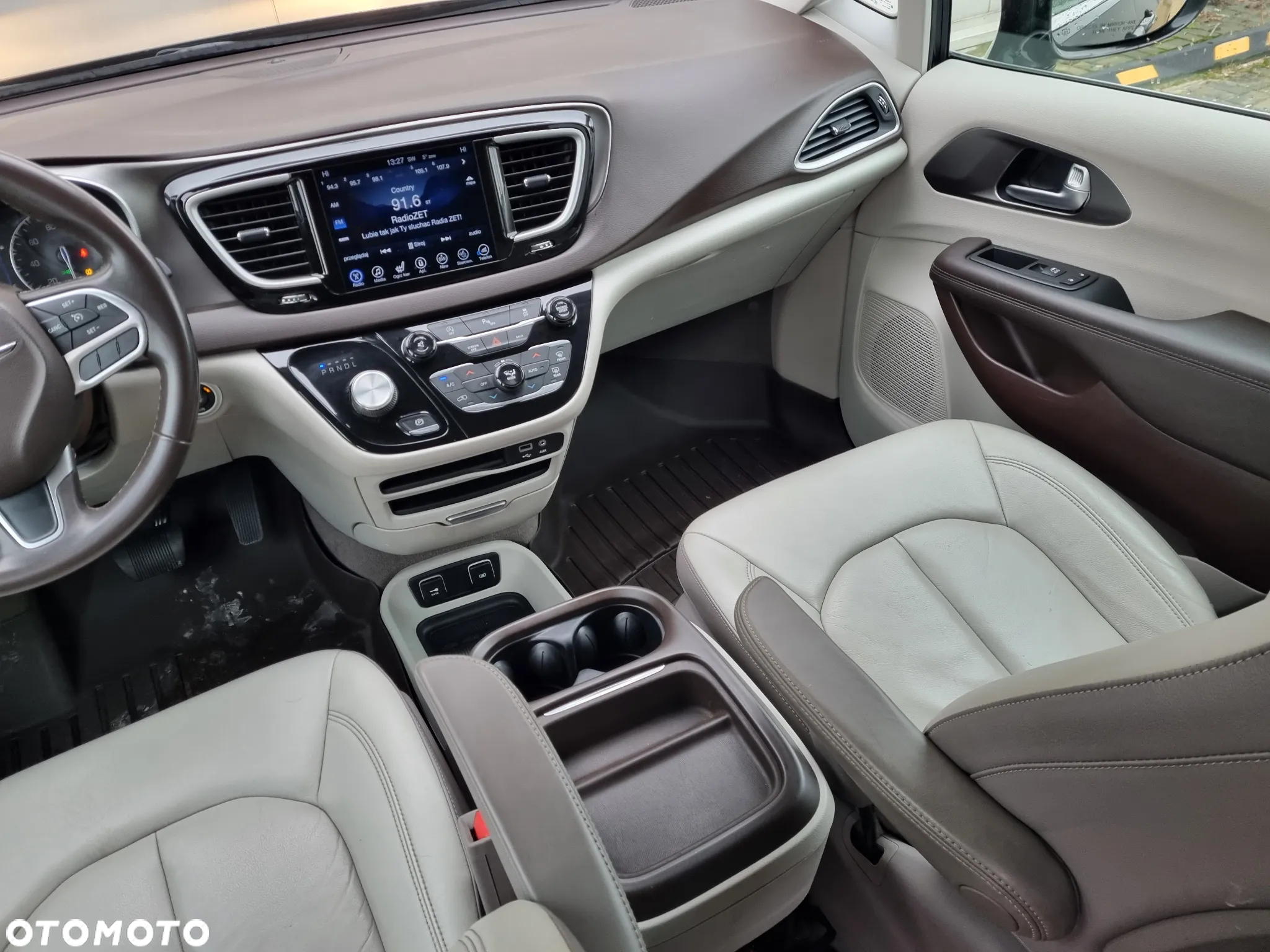 Chrysler Pacifica - 2