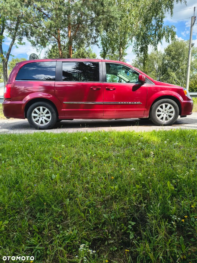 Chrysler Town & Country - 16