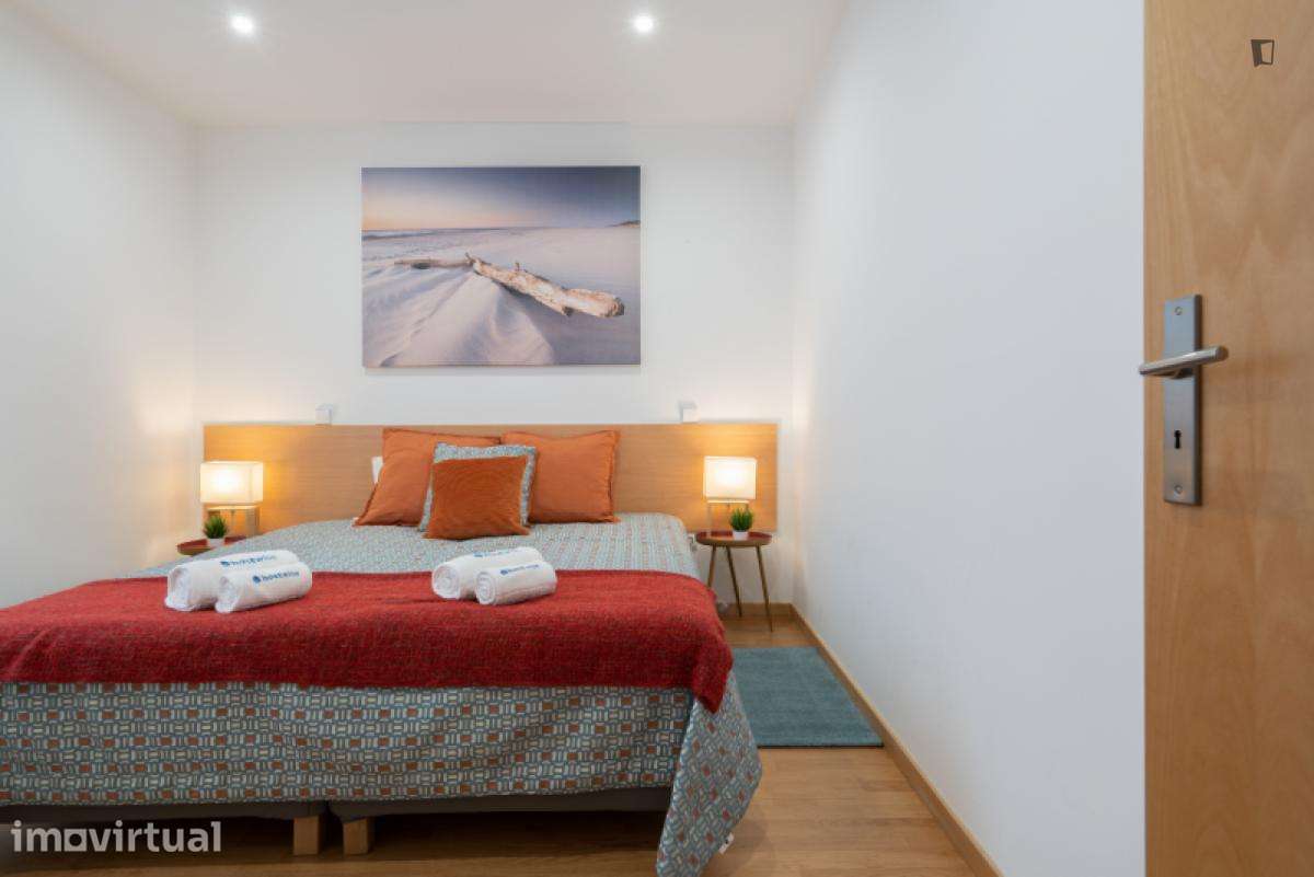 Apartamento com 1 quartos - localizado em Santo Ildefonso Porto - Grande imagem: 2/57