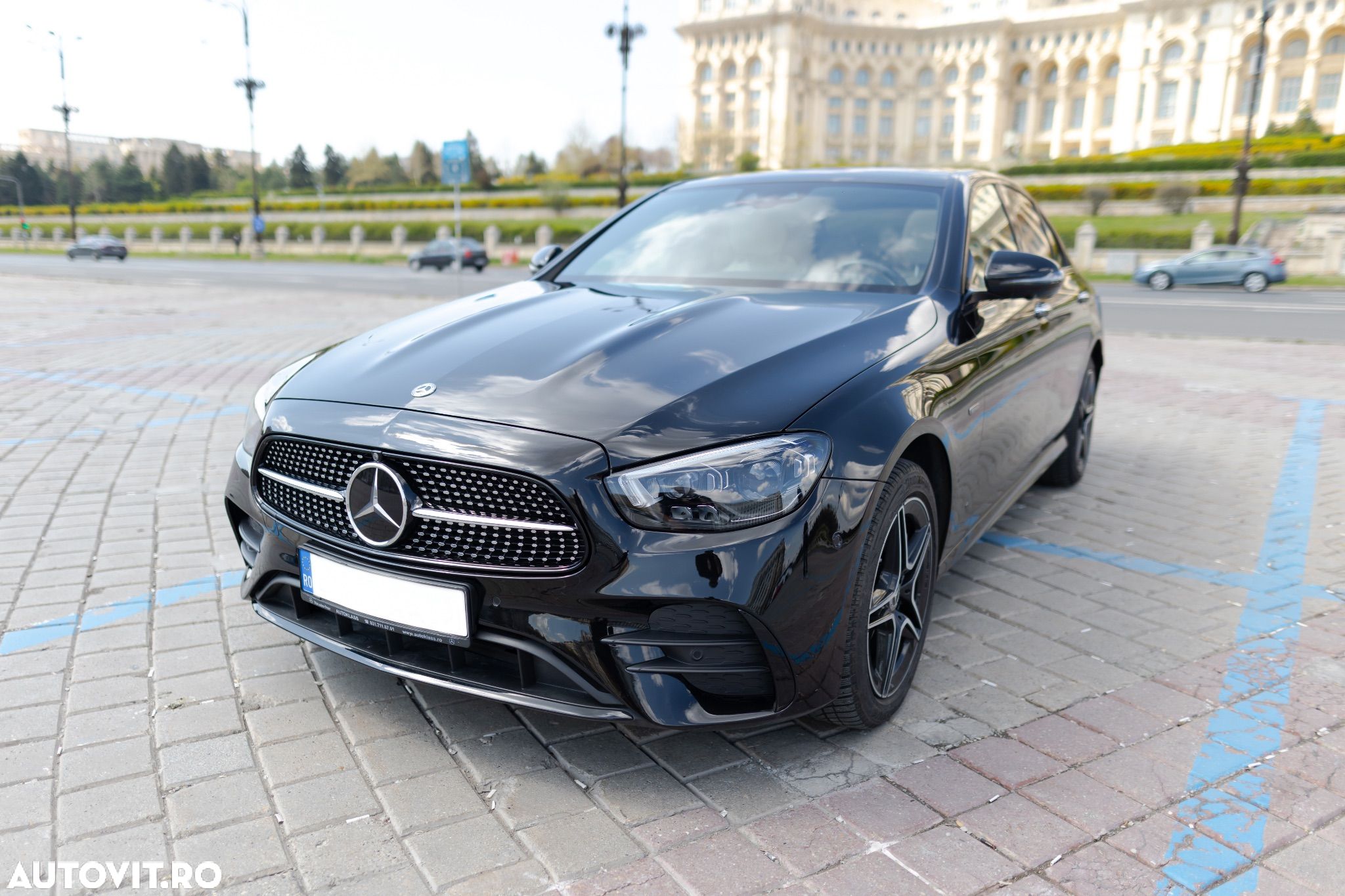 Mercedes-Benz E 300 9G-TRONIC AMG Line - 1