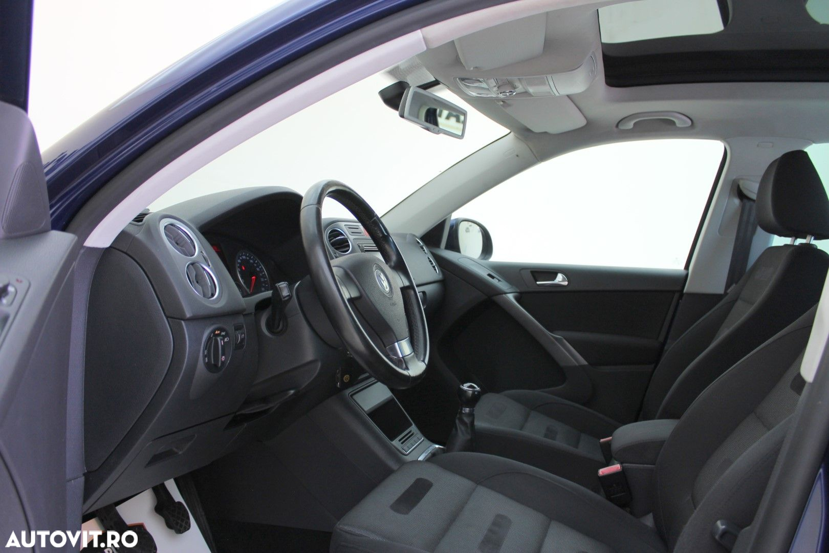 Volkswagen Tiguan - 12