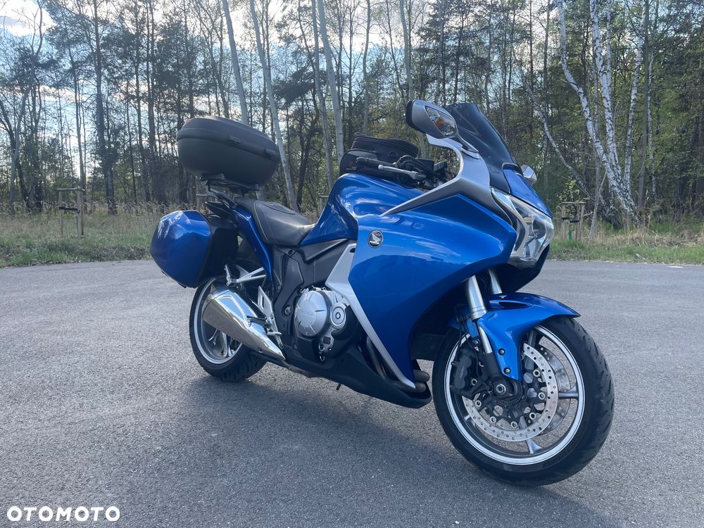 Honda VFR - 4