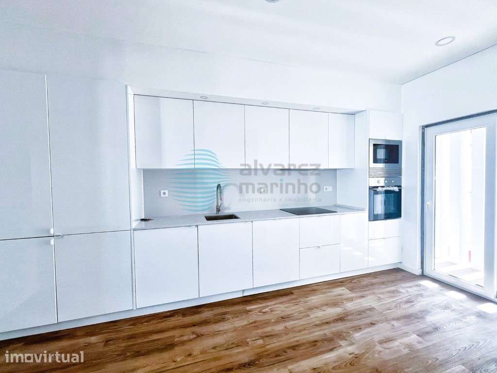 Apartamento T2 com Vista Mar, Garagem e Totalmente Remodelado - Grande imagem: 2/30