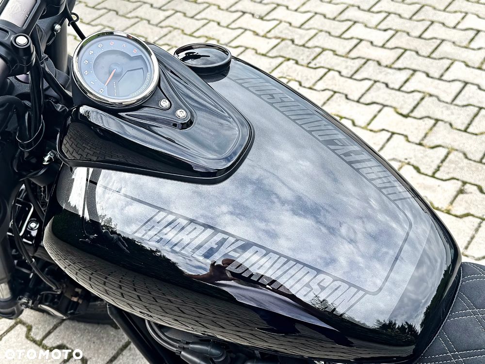 Harley-Davidson Softail Fat Bob - 11