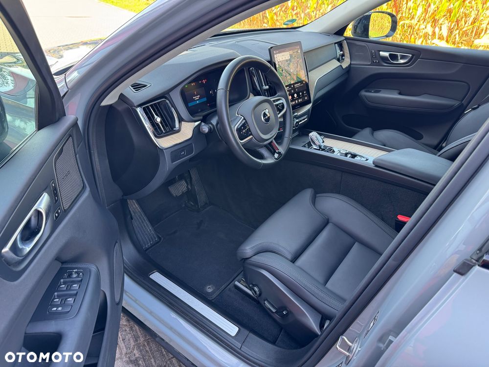 Volvo XC 60 B5 B AWD Plus Dark - 30