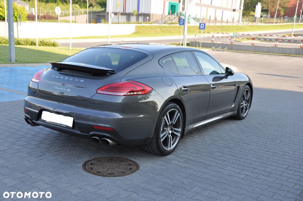 Porsche Panamera 4S - 5