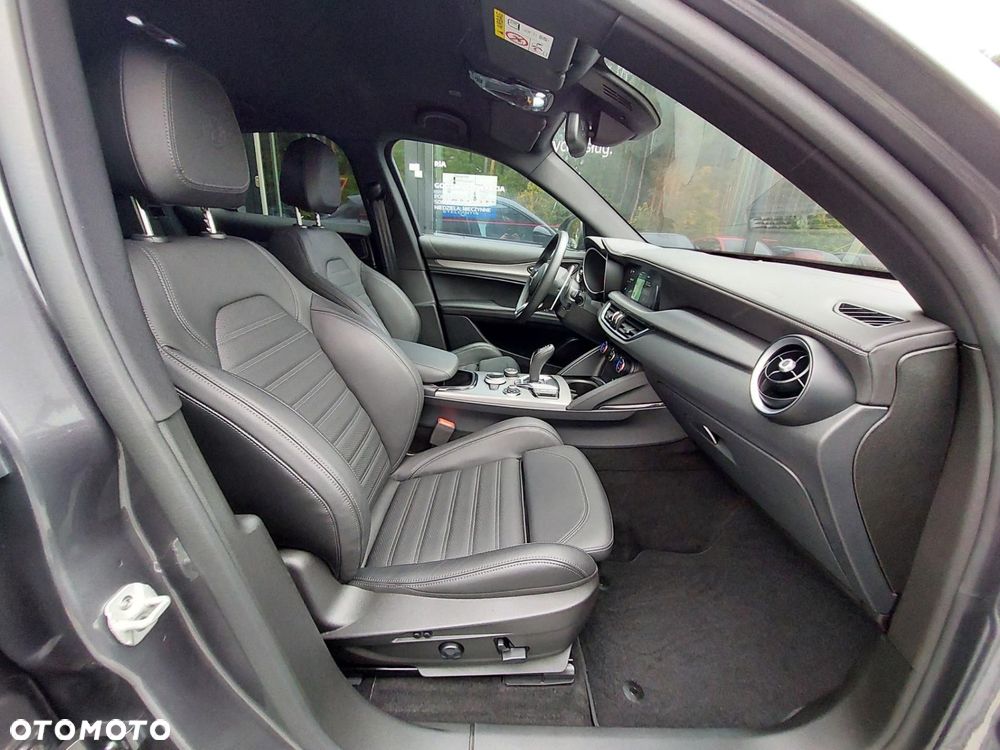 Alfa Romeo Stelvio 2.0 Turbo Veloce Q4 - 11