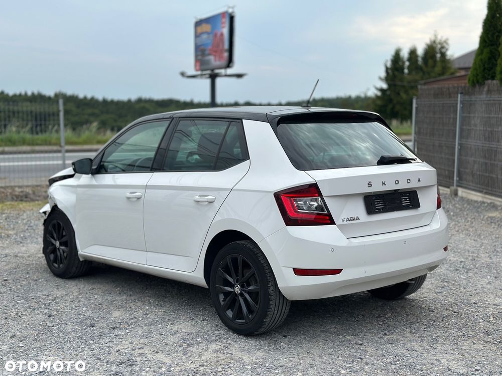 Skoda Fabia 1.0 Style Color - 10