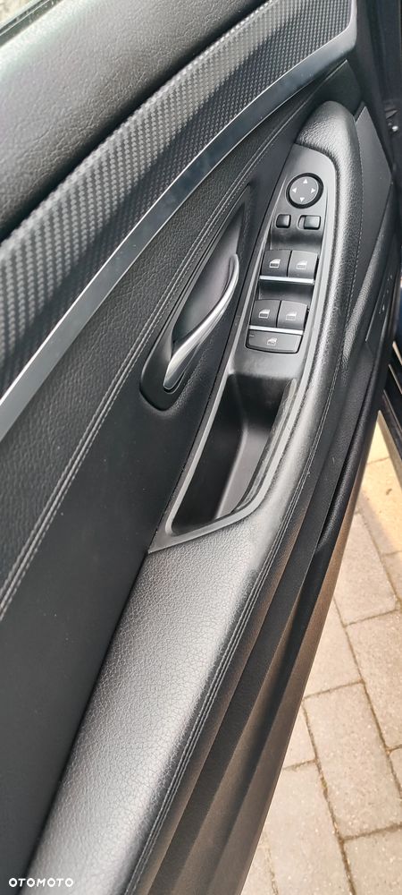 BMW Seria 5 528i Sport-Aut - 15