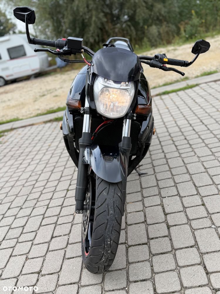 Suzuki GSR - 5