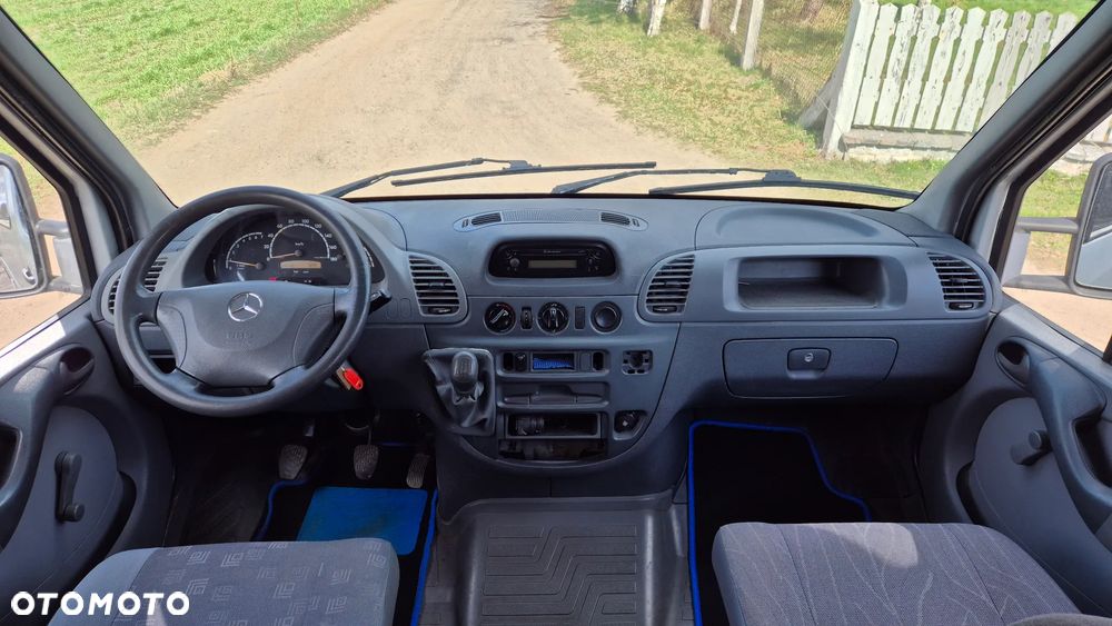 Mercedes-Benz Sprinter - 12