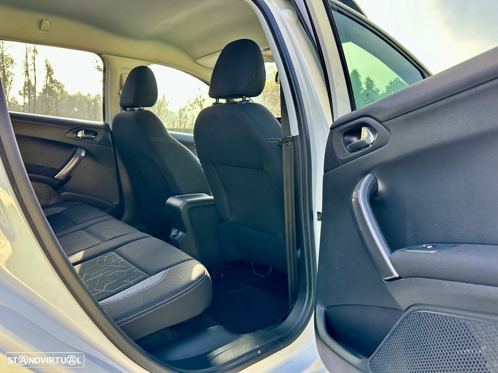 Peugeot 2008 1.6 BlueHDi Style - 28