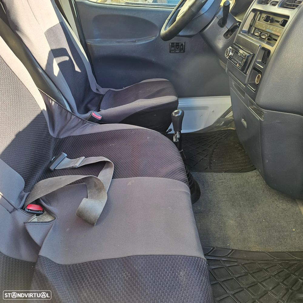 Toyota HIACE - 8