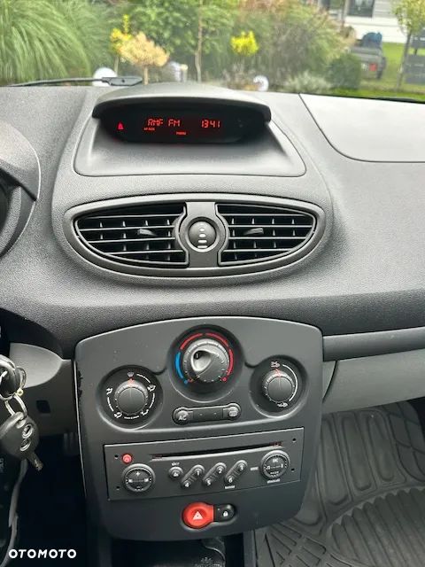 Renault Clio 1.2 16V Authentique - 17
