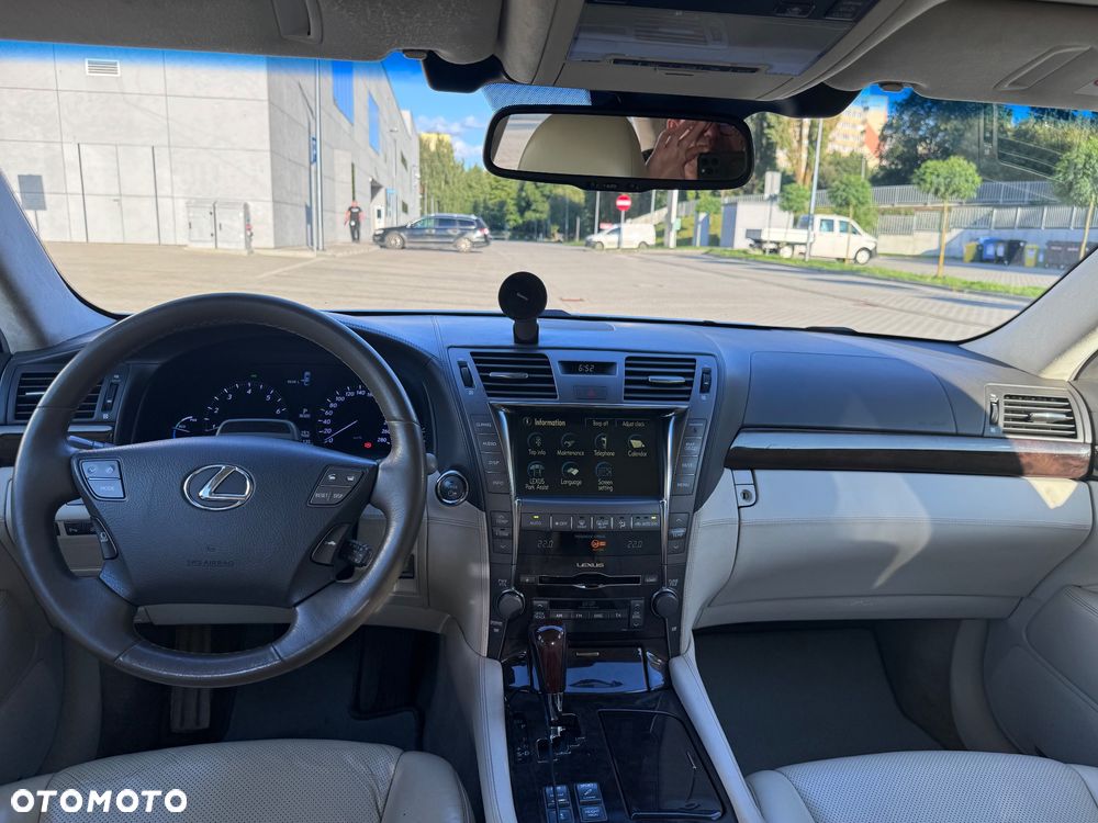 Lexus LS 600h L Superior - 41