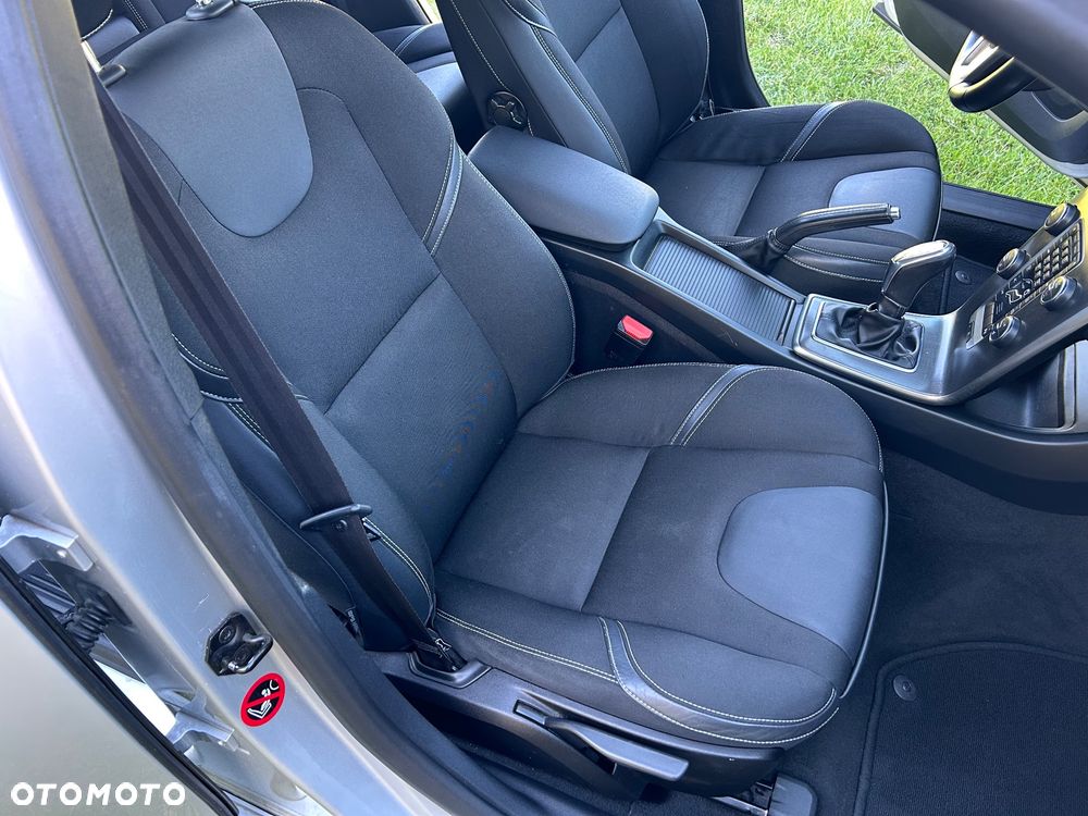 Volvo V40 D2 Momentum - 16