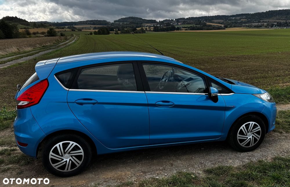 Ford Fiesta 2009 photo 2