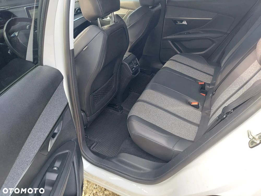 Peugeot 3008 1.2 PureTech Allure S&S - 24