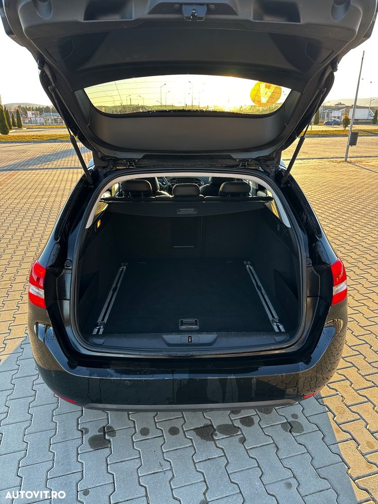 Peugeot 308 1.2 L PureTech Turbo Allure - 8