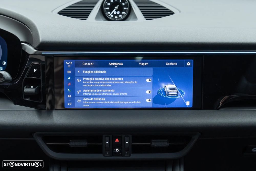 Porsche Macan Electric 4 - 39