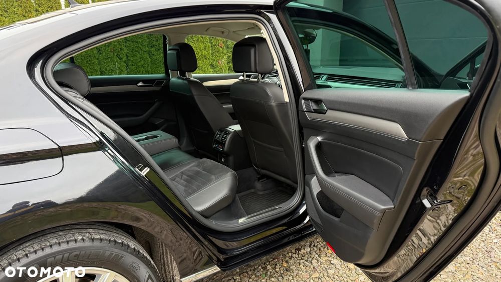 Volkswagen Passat 2.0 TSI (BlueMotion Technology) 4Motion DSG Highline - 34