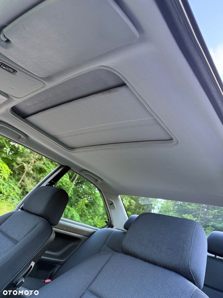 BMW Seria 3 316i - 25