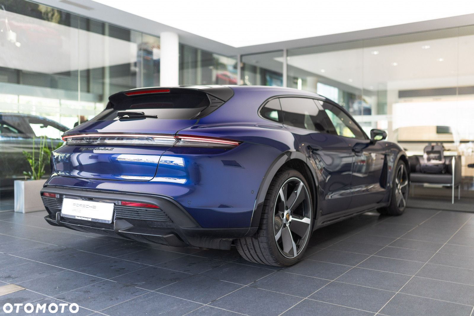 Porsche Taycan Turbo S Cross Turismo - 8