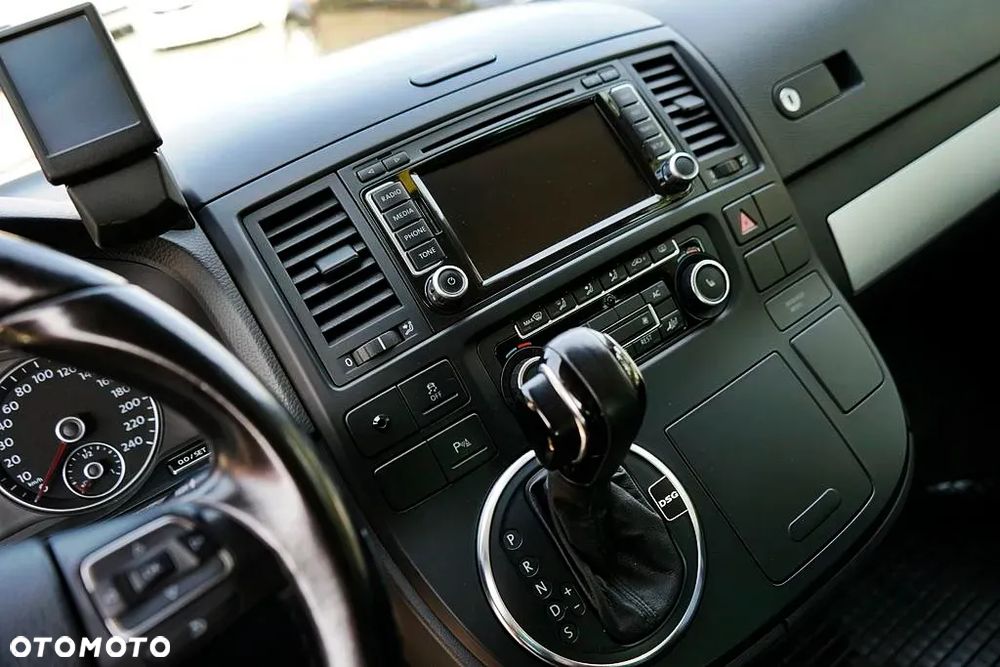 Volkswagen Multivan - 32