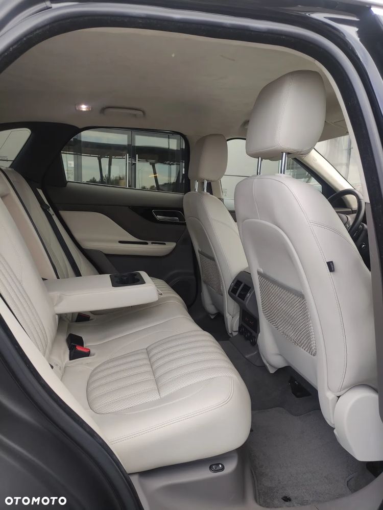 Jaguar F-Pace 3.0 V6 AWD Portfolio - 16