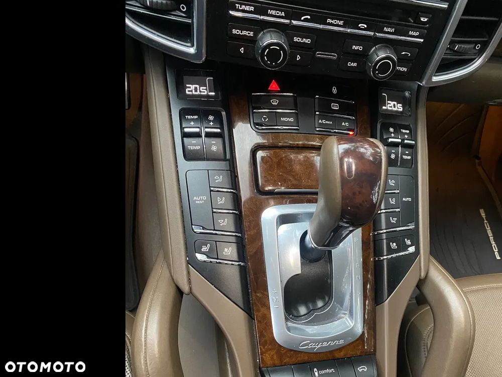 Porsche Cayenne - 23