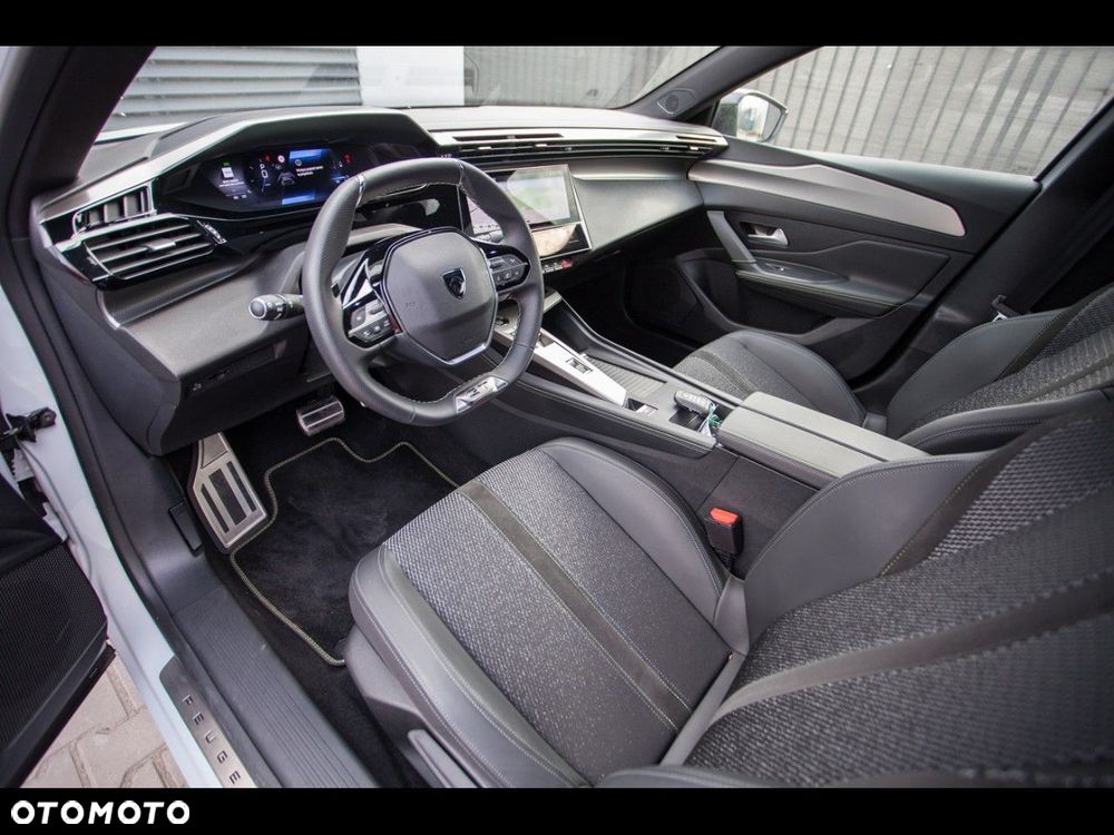 Peugeot 408 - 32