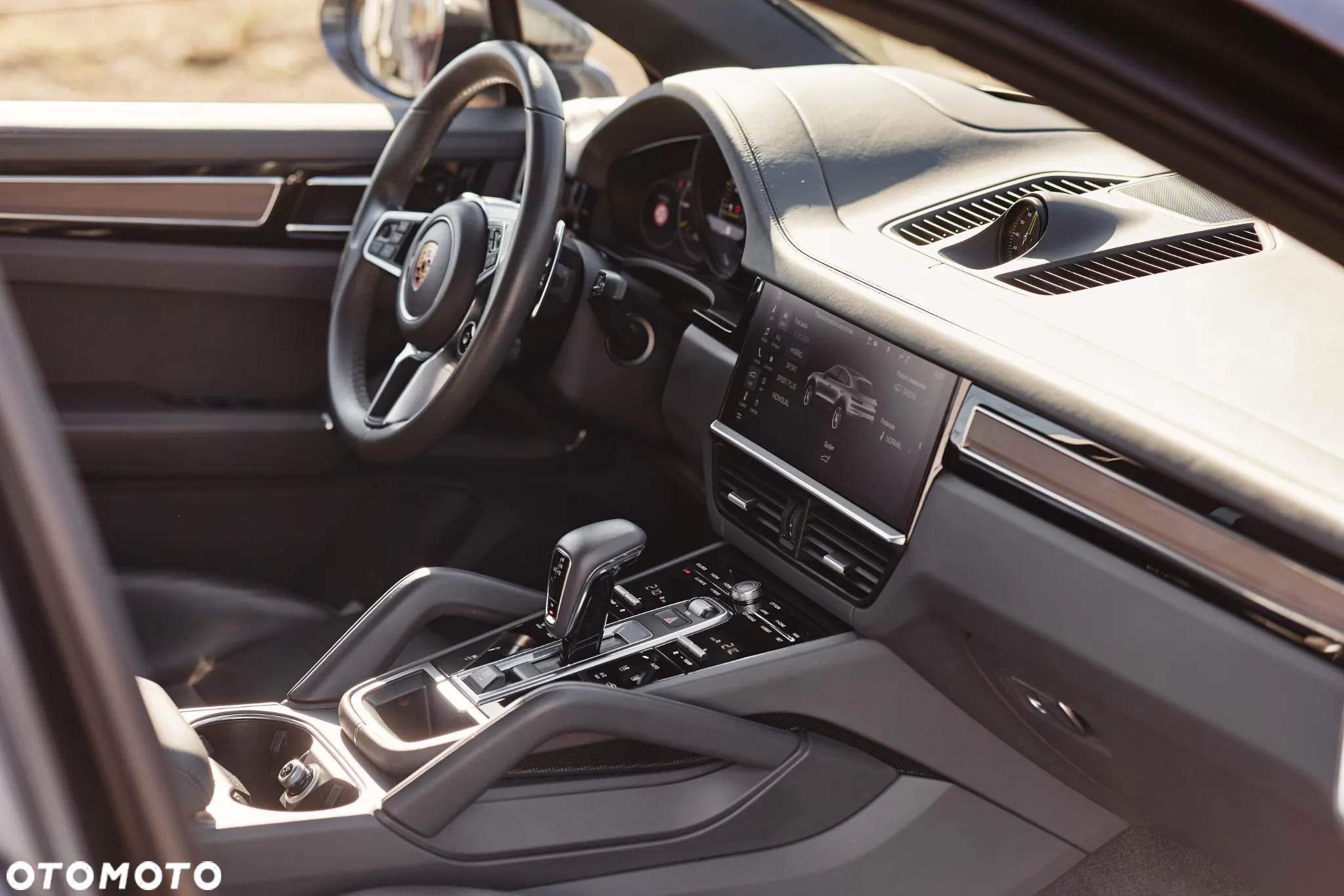 Porsche Cayenne Coupe E-Hybrid Platinum Edition - 17