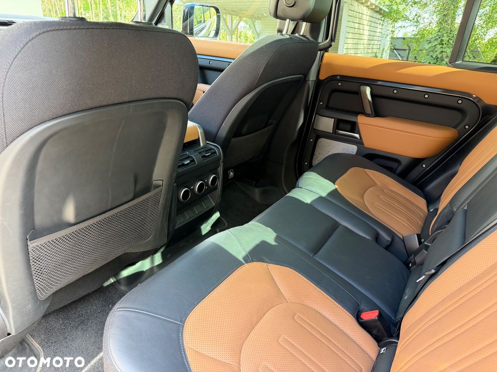 Land Rover Defender 130 D300 X-Dynamic HSE - 13