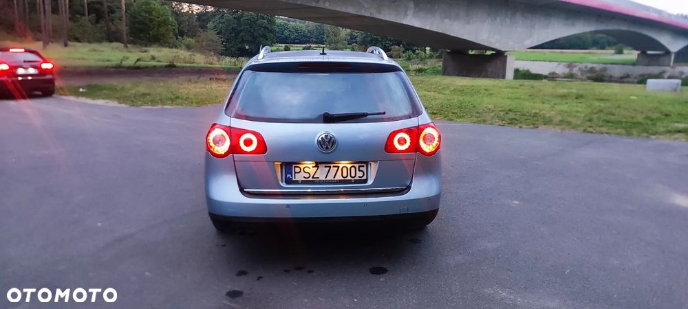 Volkswagen Passat 1.9 TDI Highline - 5