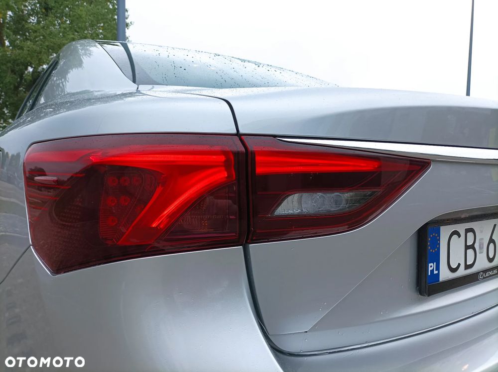Toyota Avensis - 13