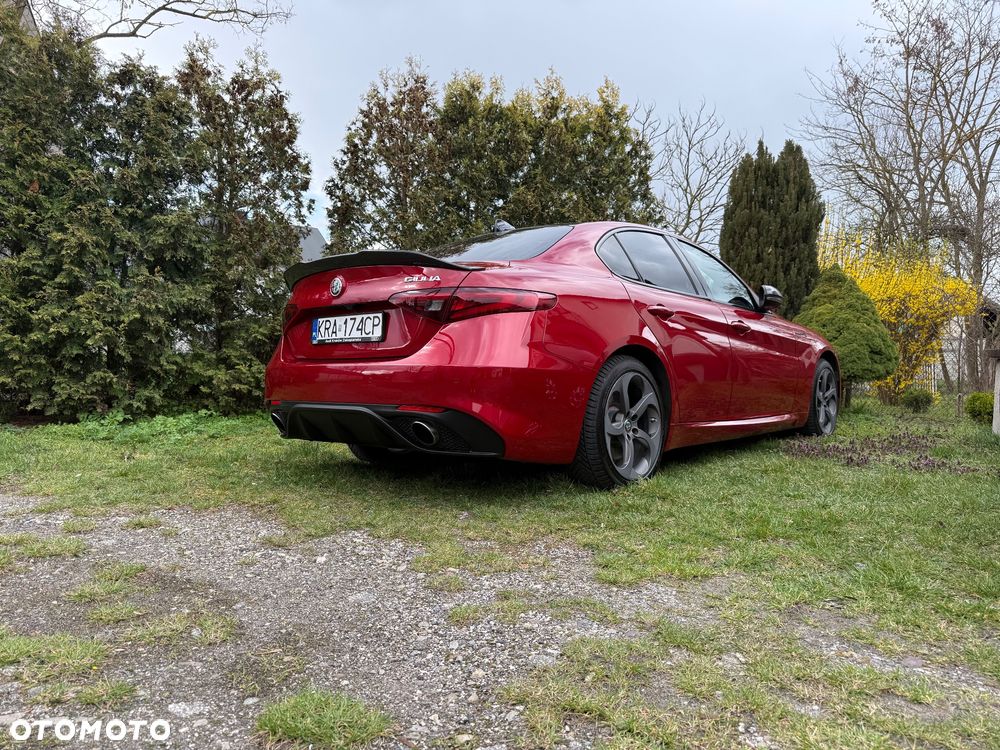 Alfa Romeo Giulia 2.0 Turbo 16V AT8-Q4 Veloce Ti - 2