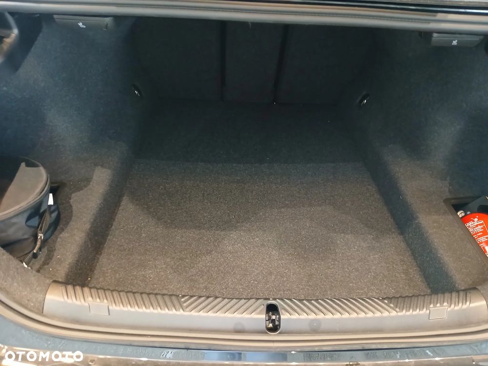 BMW Seria 5 520d mHEV - 36