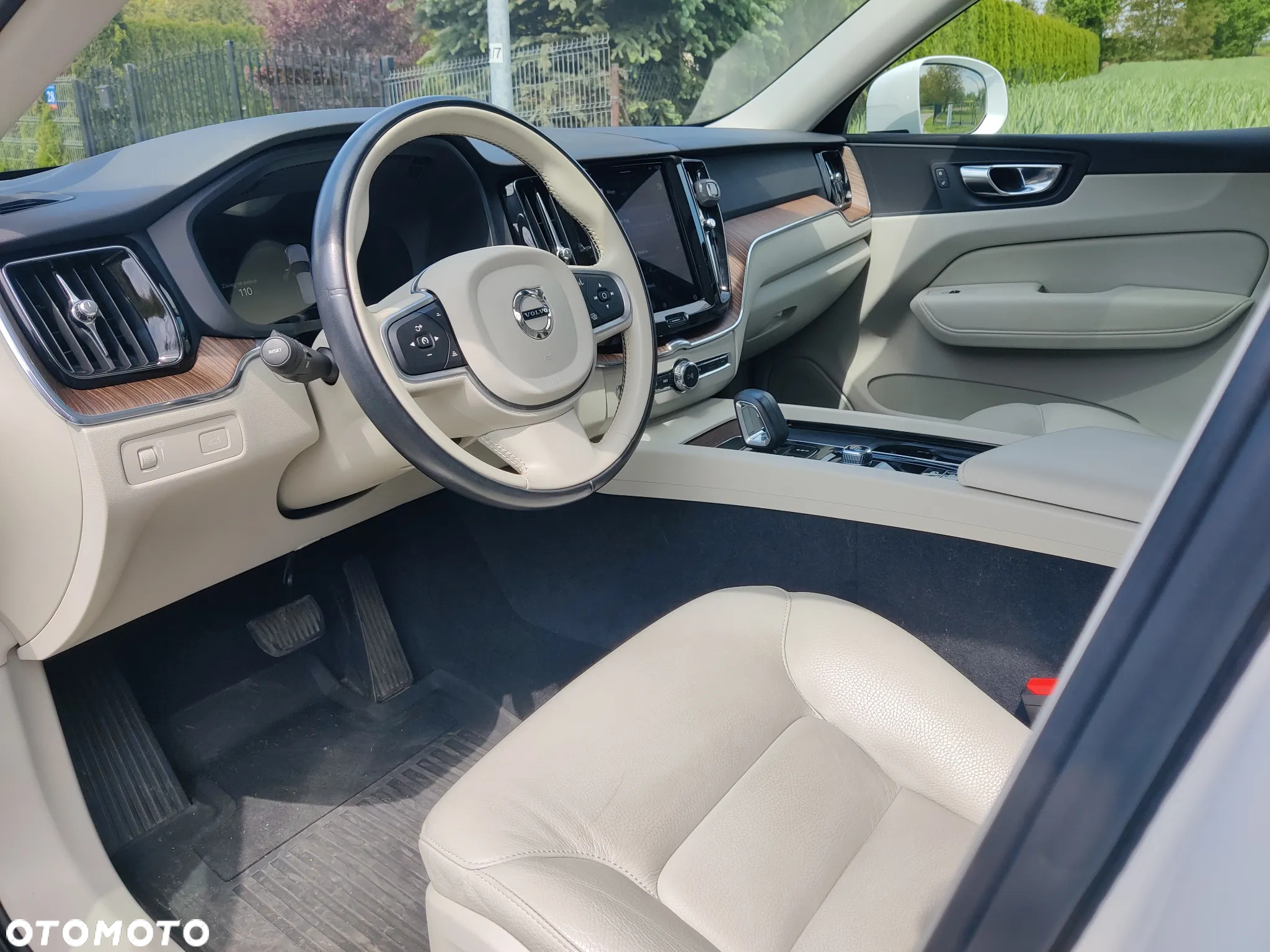 Volvo XC 60 B5 B AWD Momentum Pro - 12