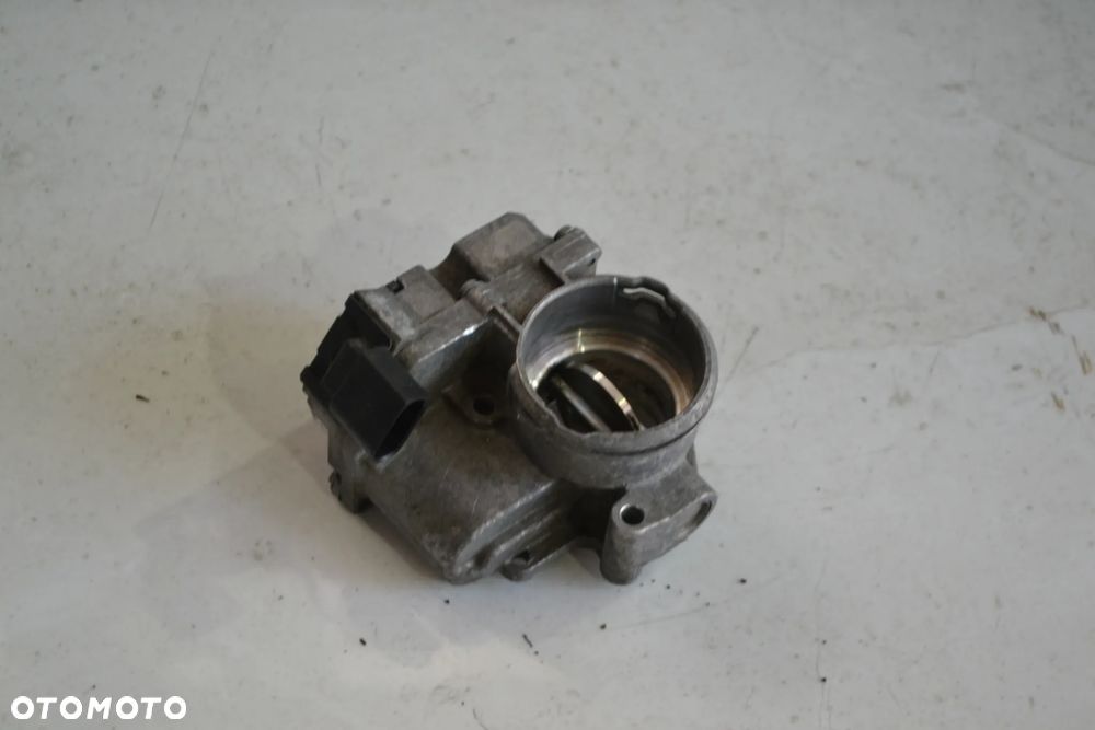 VW POLO 9N SEAT IBIZA III SKODA FABIA II 1,4 TDI PRZEPUSTNICA POWIETRZA 045128063G - 1