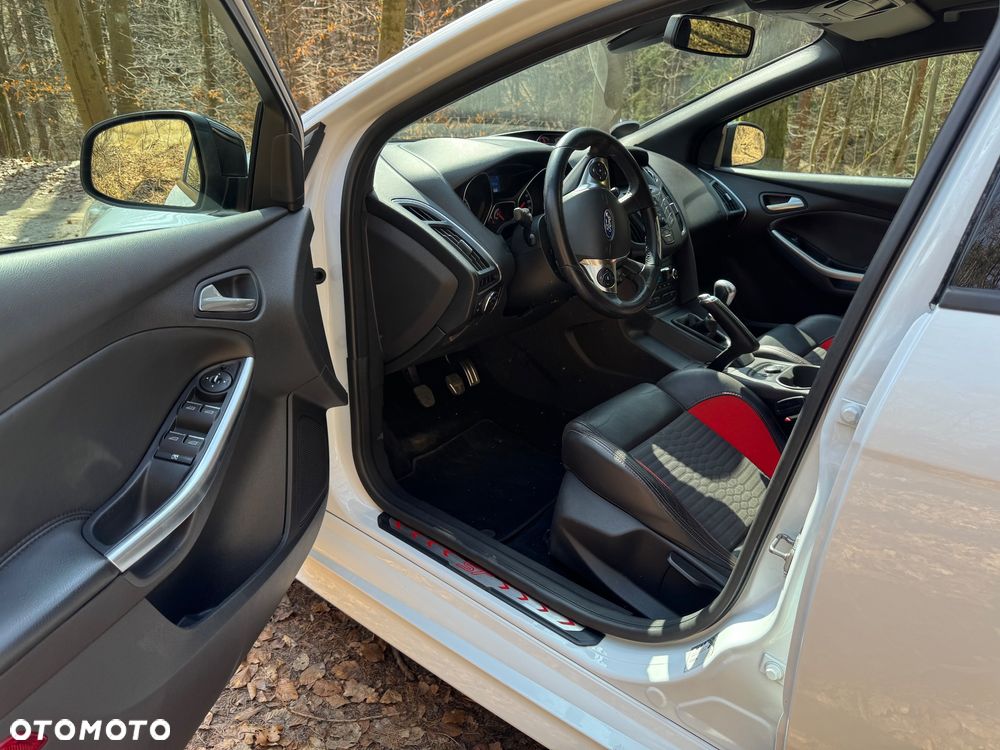 Ford Focus 2.0 EcoBoost ST mit Leder-Sport-Paket - 11