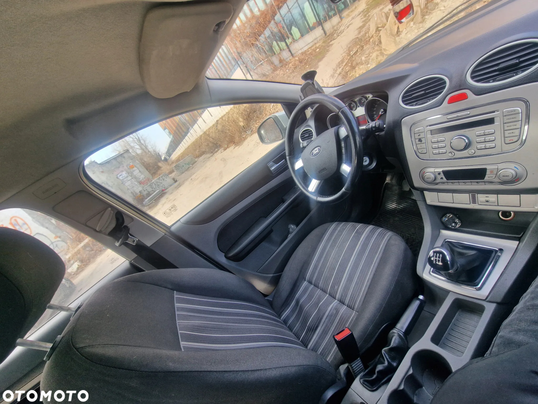 Ford Focus 1.6 Ambiente - 2
