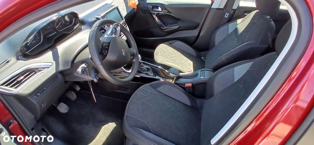 Peugeot 2008 1.2 Pure Tech Allure S&S - 6