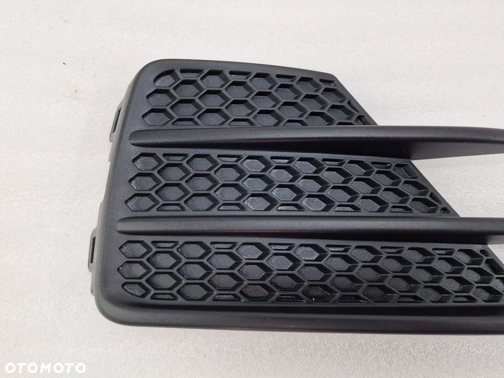 VW E-GOLF / GOLF VII 7 5GE 16- LEWA / PRAWA KRATKA BOCZNA ZDERZAKA PRZEDNIEGO PRZÓD , NR 5GE853666D / 5GE853665D , NR AUKCJI E/36 - 3