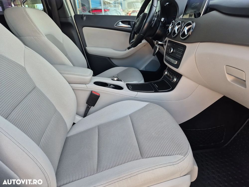 Mercedes-Benz B 180 - 20