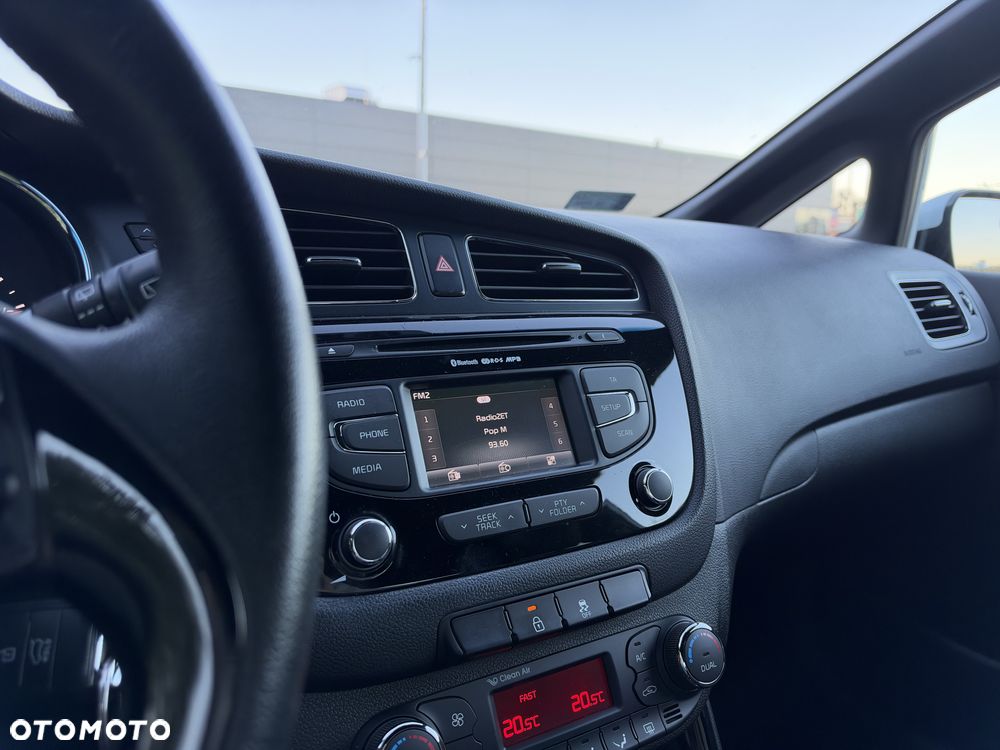 Kia Ceed - 12