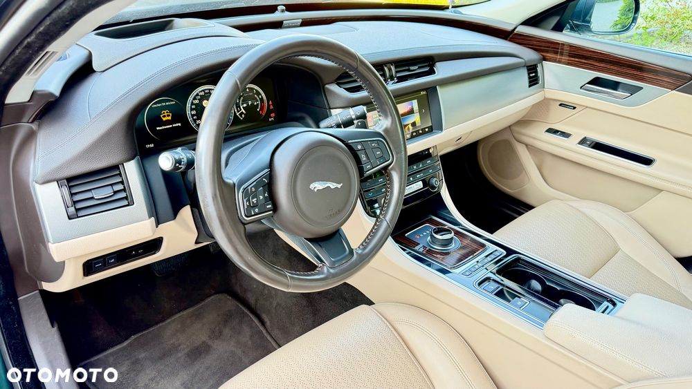 Jaguar XF 35t AWD Prestige - 24