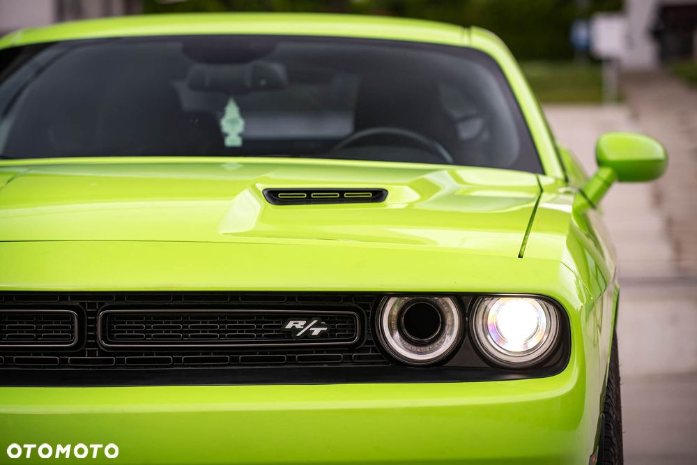 Dodge Challenger - 12